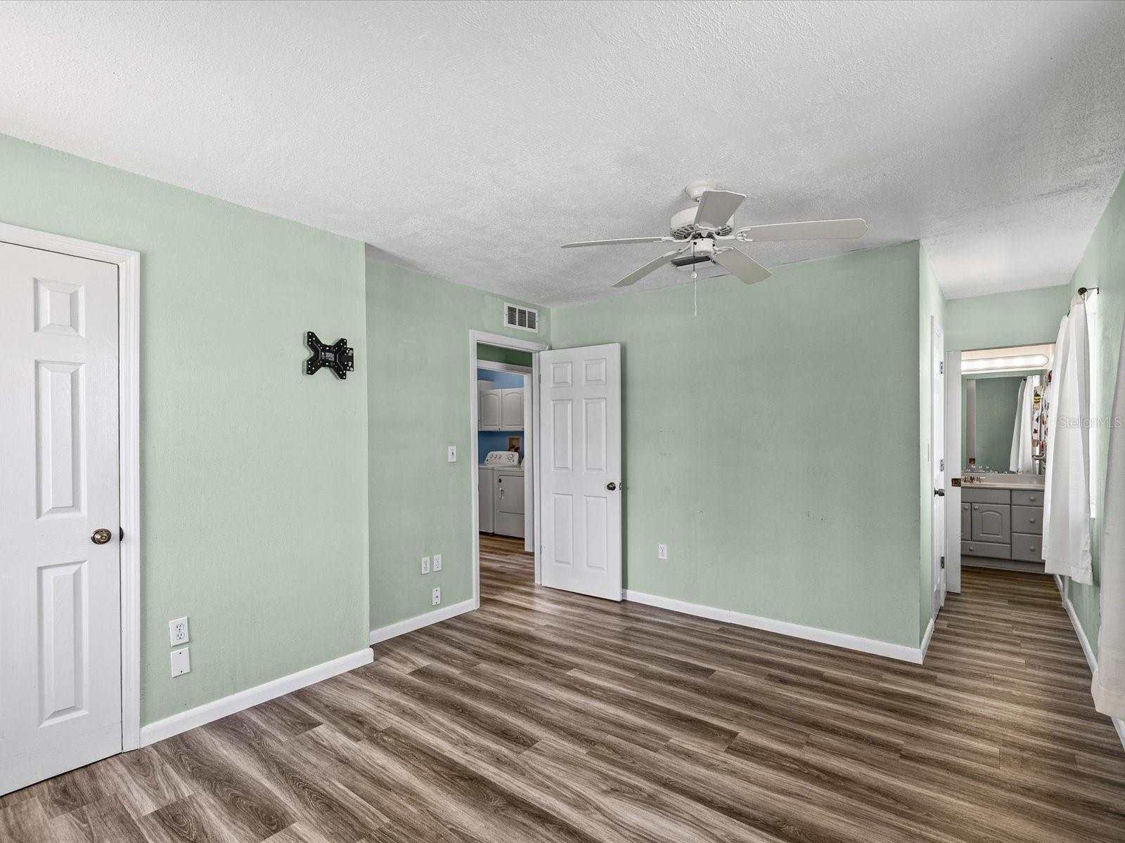 6150 ISLAND DR, WEEKI WACHEE, FL, 34607