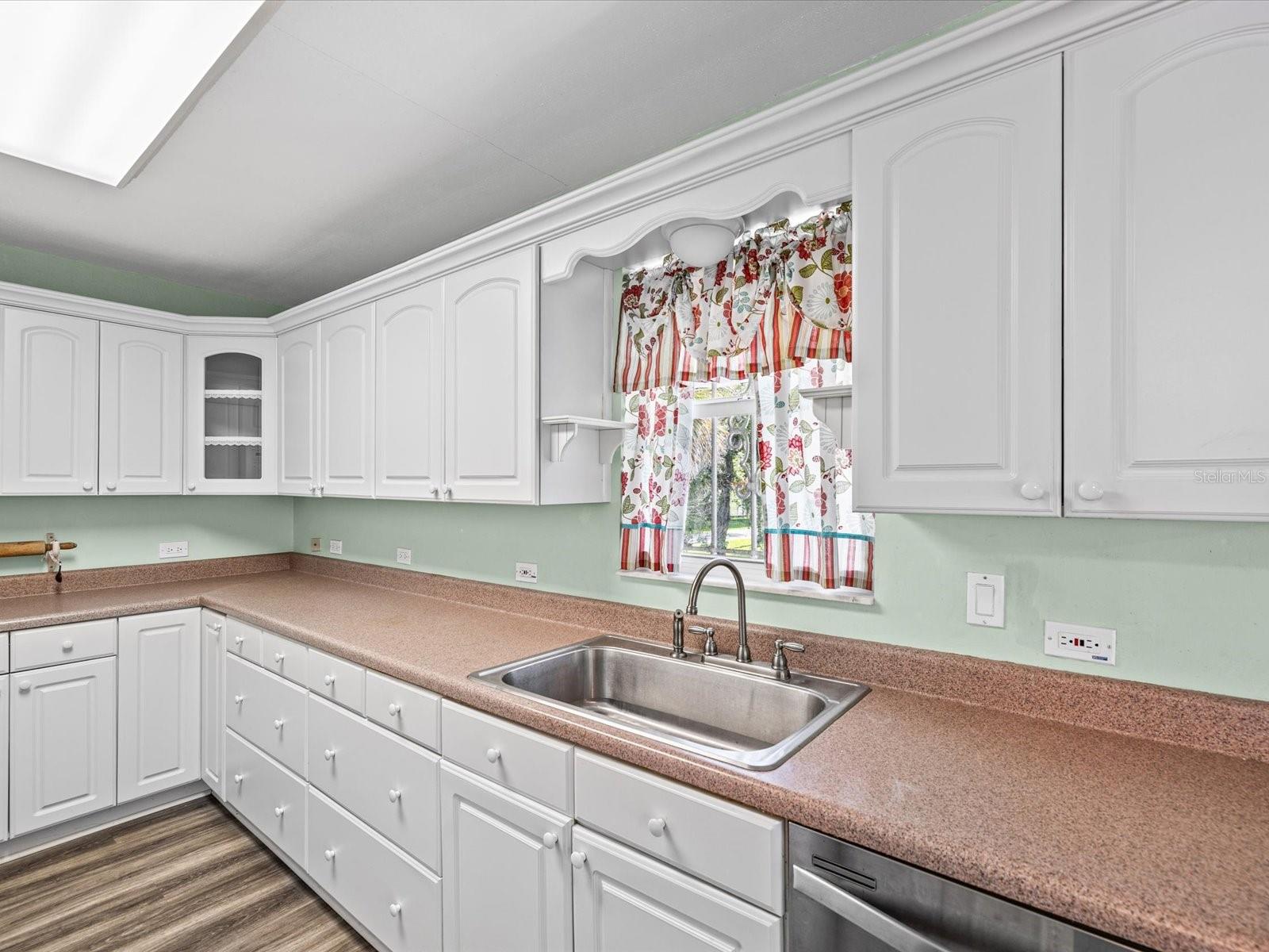 6150 ISLAND DR, WEEKI WACHEE, FL, 34607