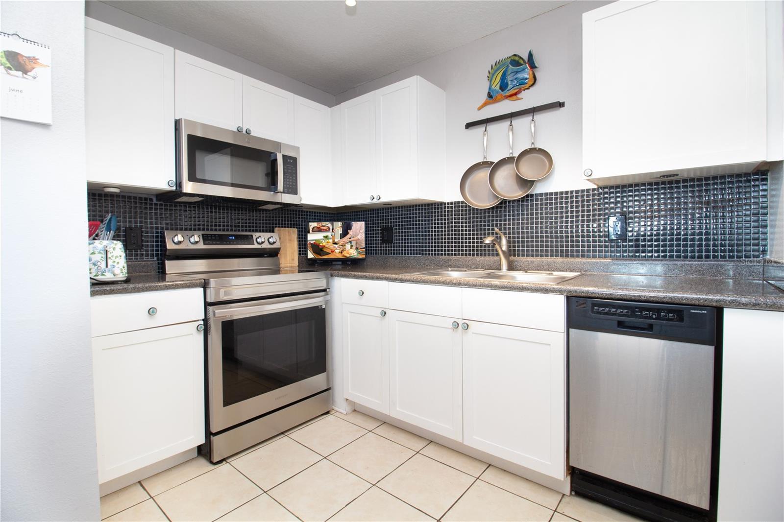 5282 BEACH DR SE #APT D, ST PETERSBURG, FL, 33705