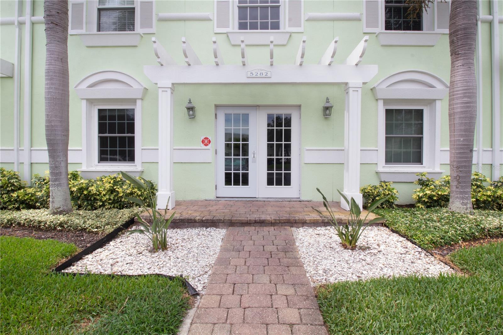 5282 BEACH DR SE #APT D, ST PETERSBURG, FL, 33705