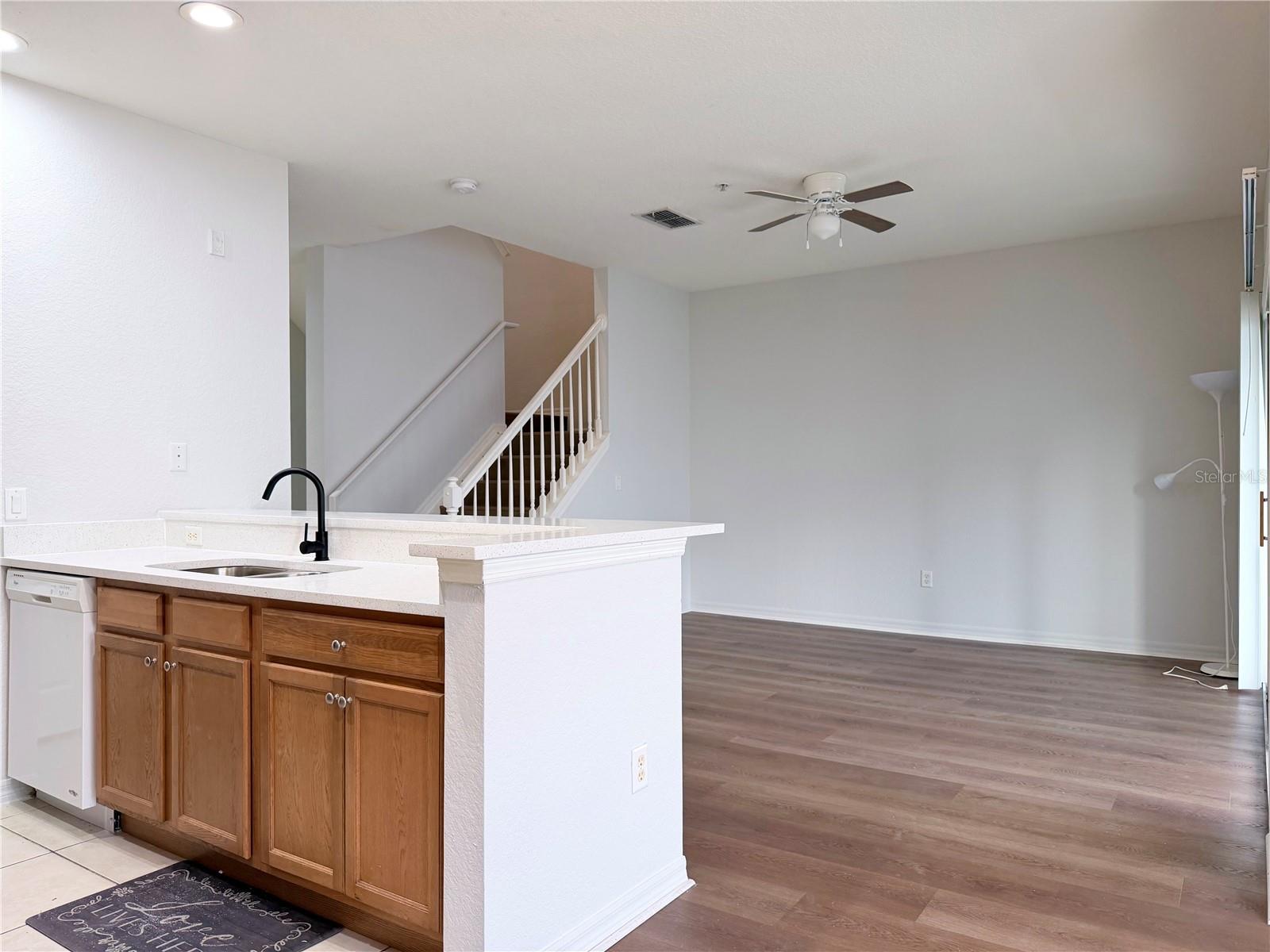2334 GRAND CENTRAL PKWY #17, ORLANDO, FL, 32839