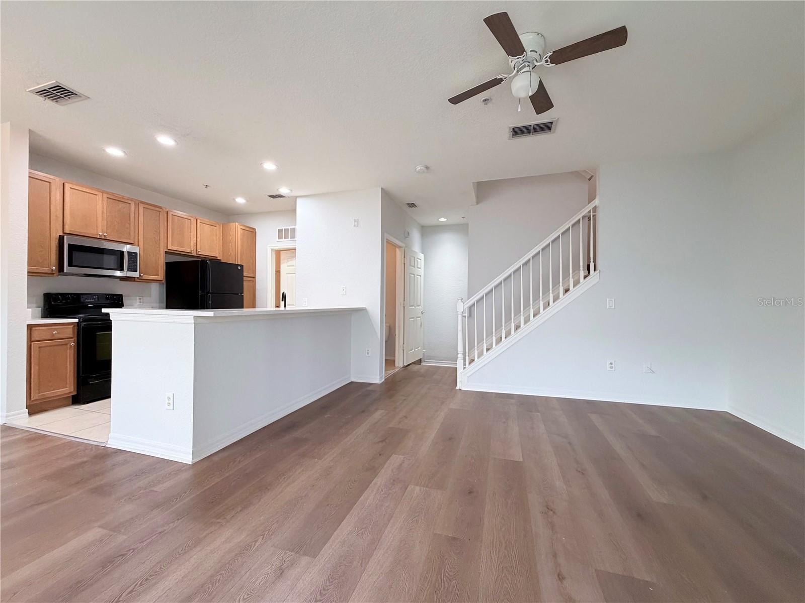 2334 GRAND CENTRAL PKWY #17, ORLANDO, FL, 32839
