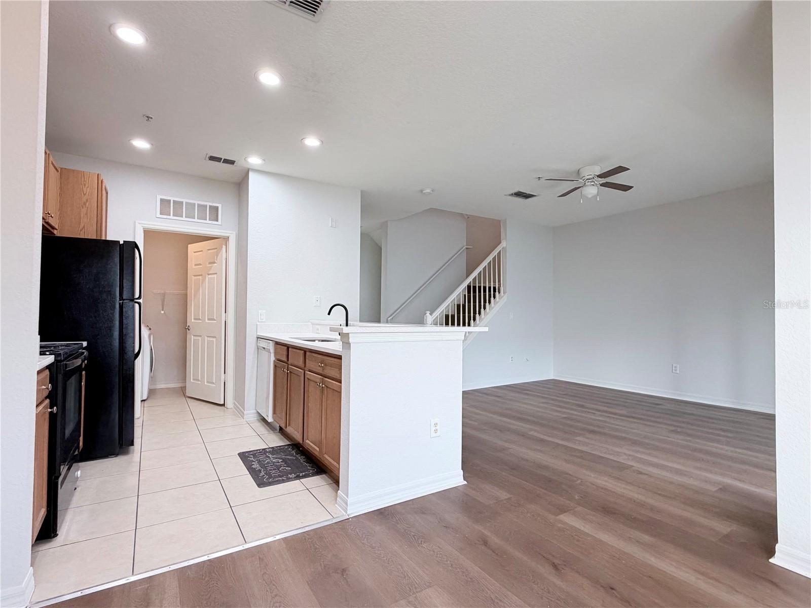 2334 GRAND CENTRAL PKWY #17, ORLANDO, FL, 32839