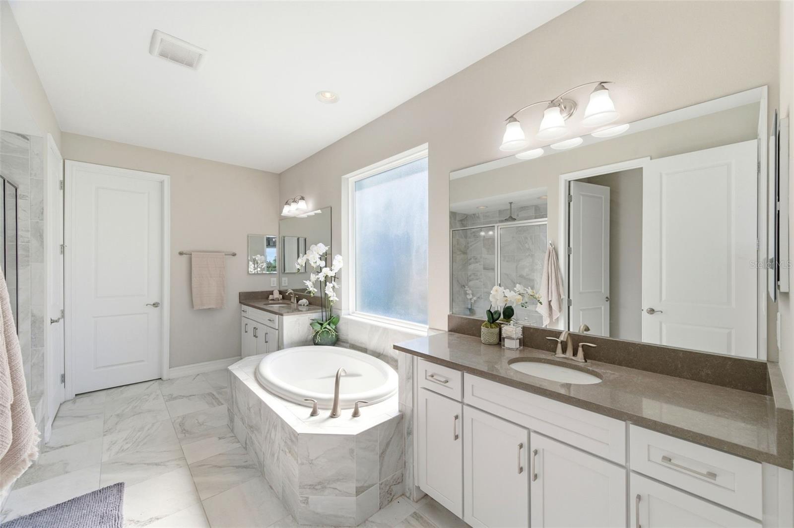 28930 REVARO LN, WESLEY CHAPEL, FL, 33543