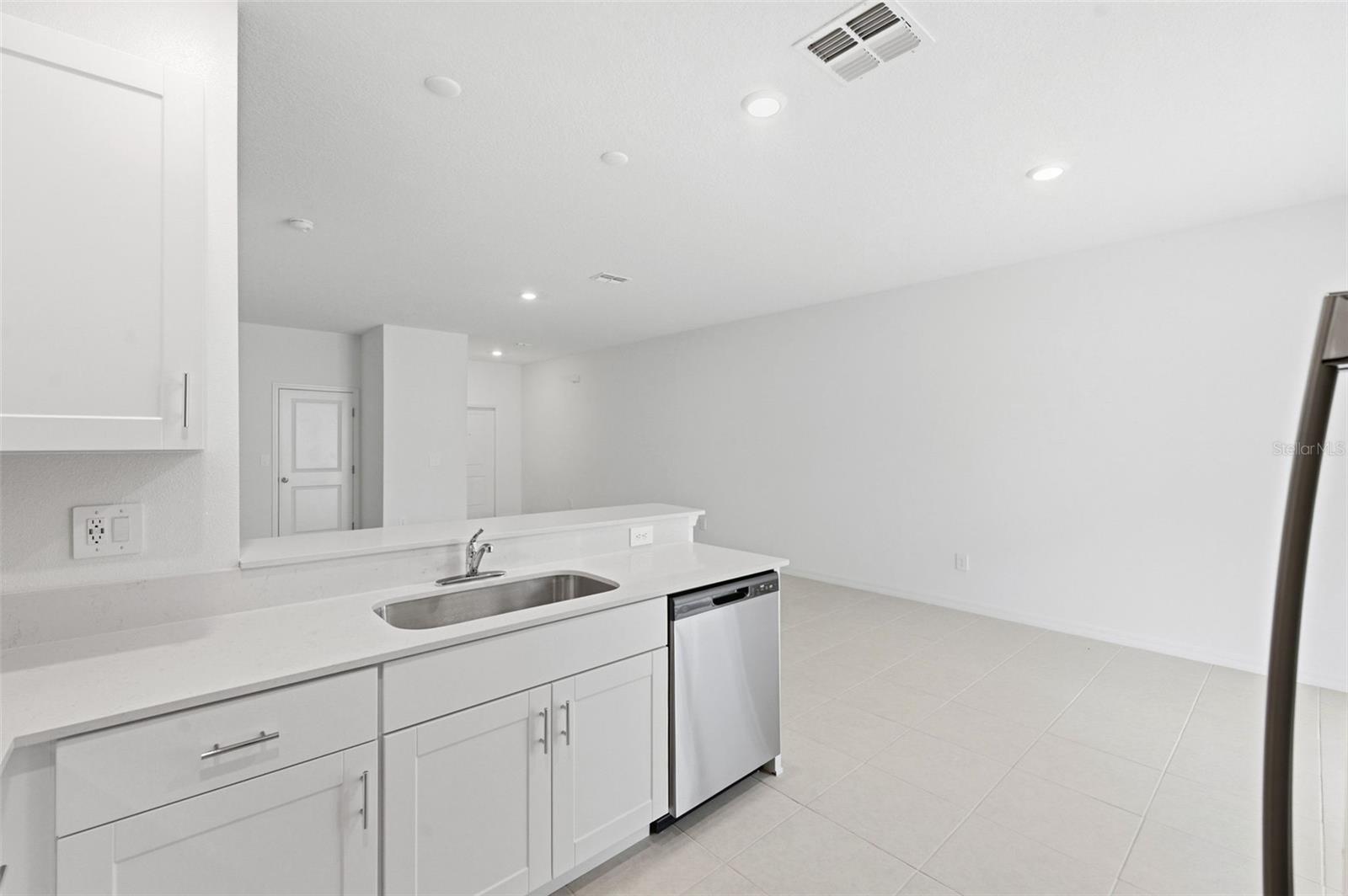 9851 FEASTER DR, WESLEY CHAPEL, FL, 33545