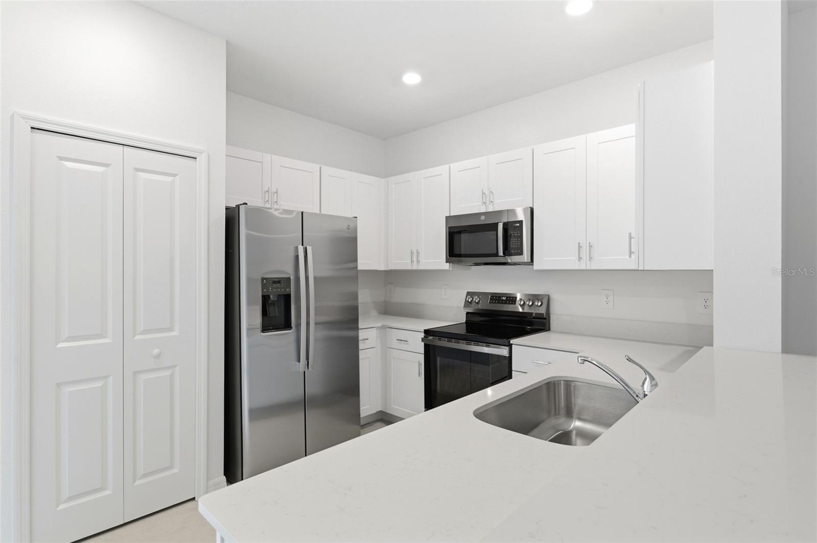 9851 FEASTER DR, WESLEY CHAPEL, FL, 33545