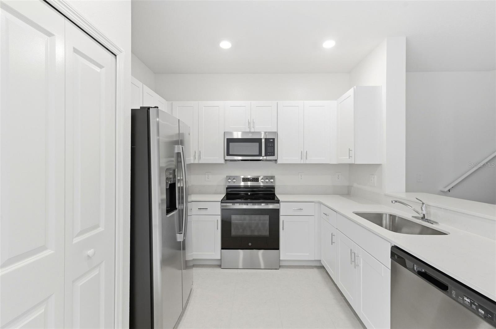 9851 FEASTER DR, WESLEY CHAPEL, FL, 33545