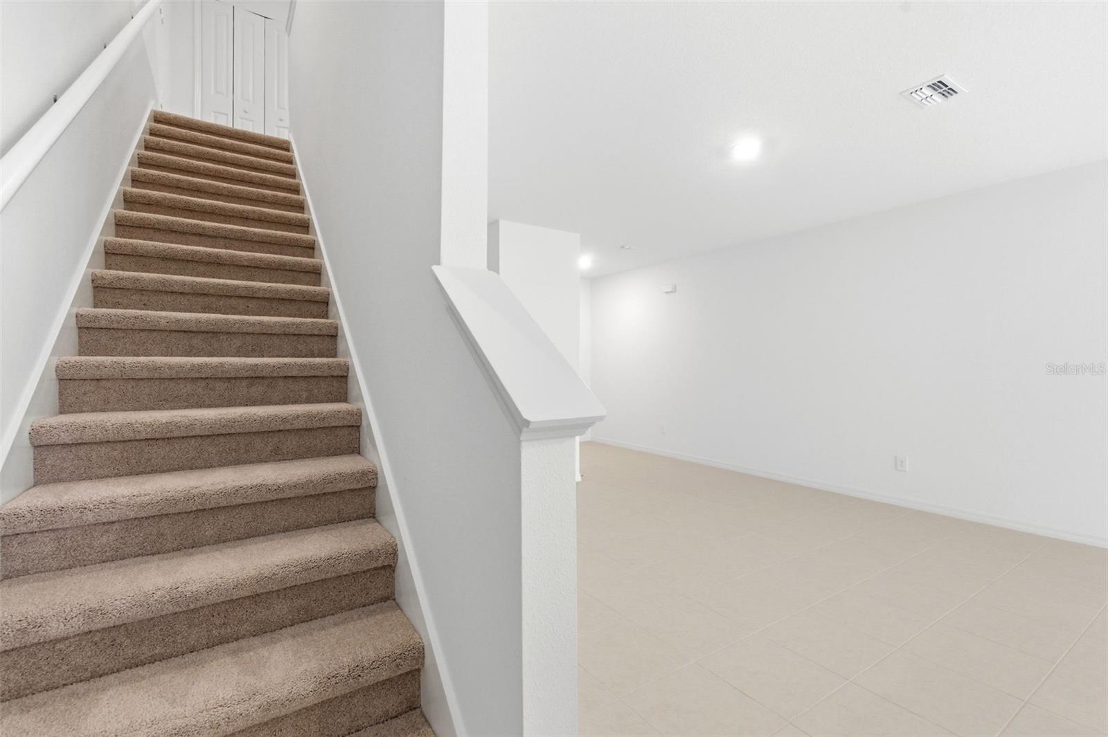 9851 FEASTER DR, WESLEY CHAPEL, FL, 33545