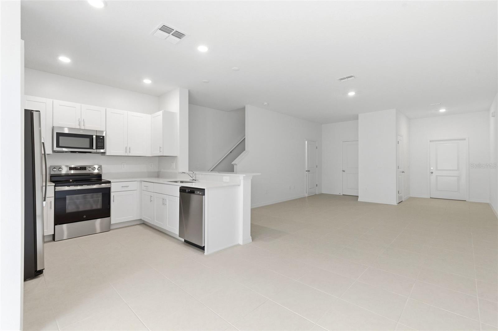 9851 FEASTER DR, WESLEY CHAPEL, FL, 33545