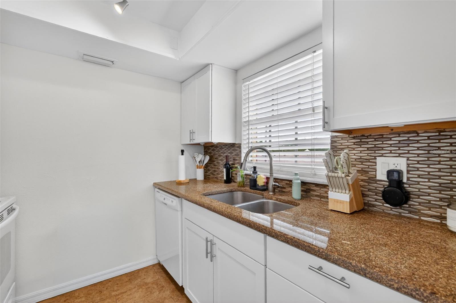 1112 W MAIN ST #E7, LEESBURG, FL, 34748