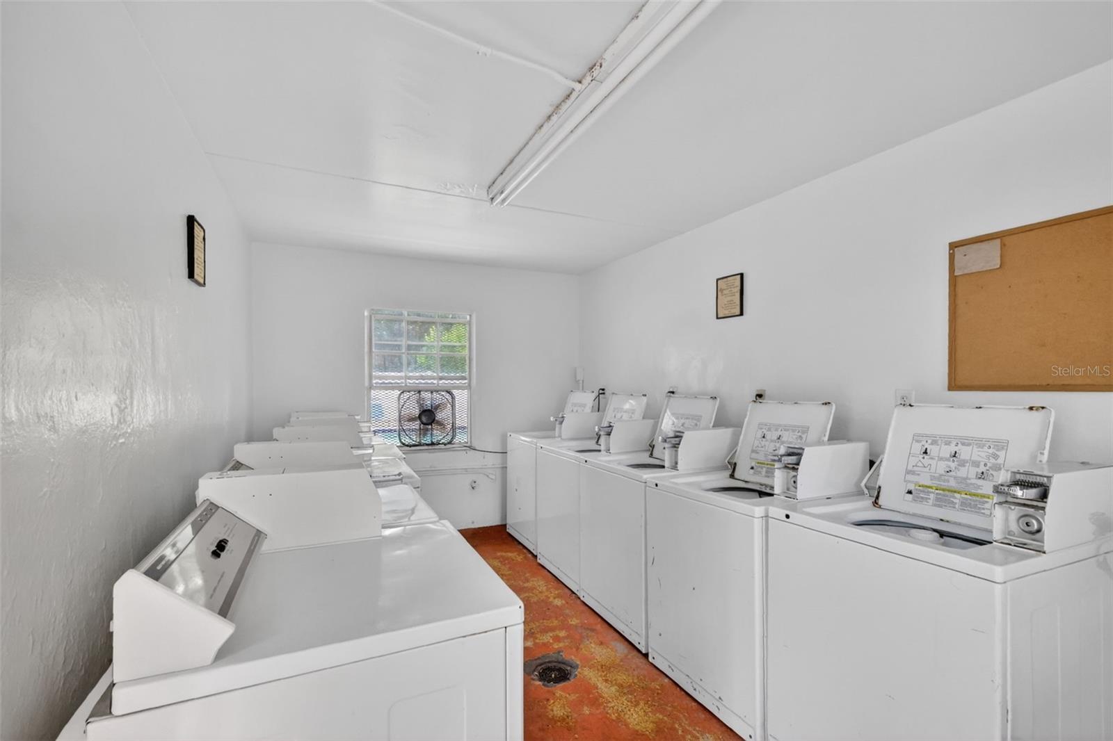 1112 W MAIN ST #E7, LEESBURG, FL, 34748