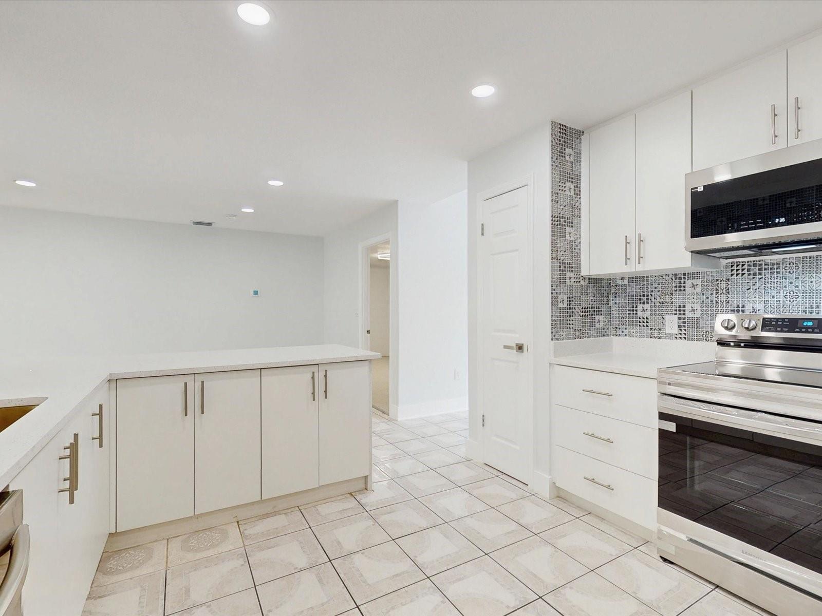 2401 BEL AIR CIR, KISSIMMEE, FL, 34743