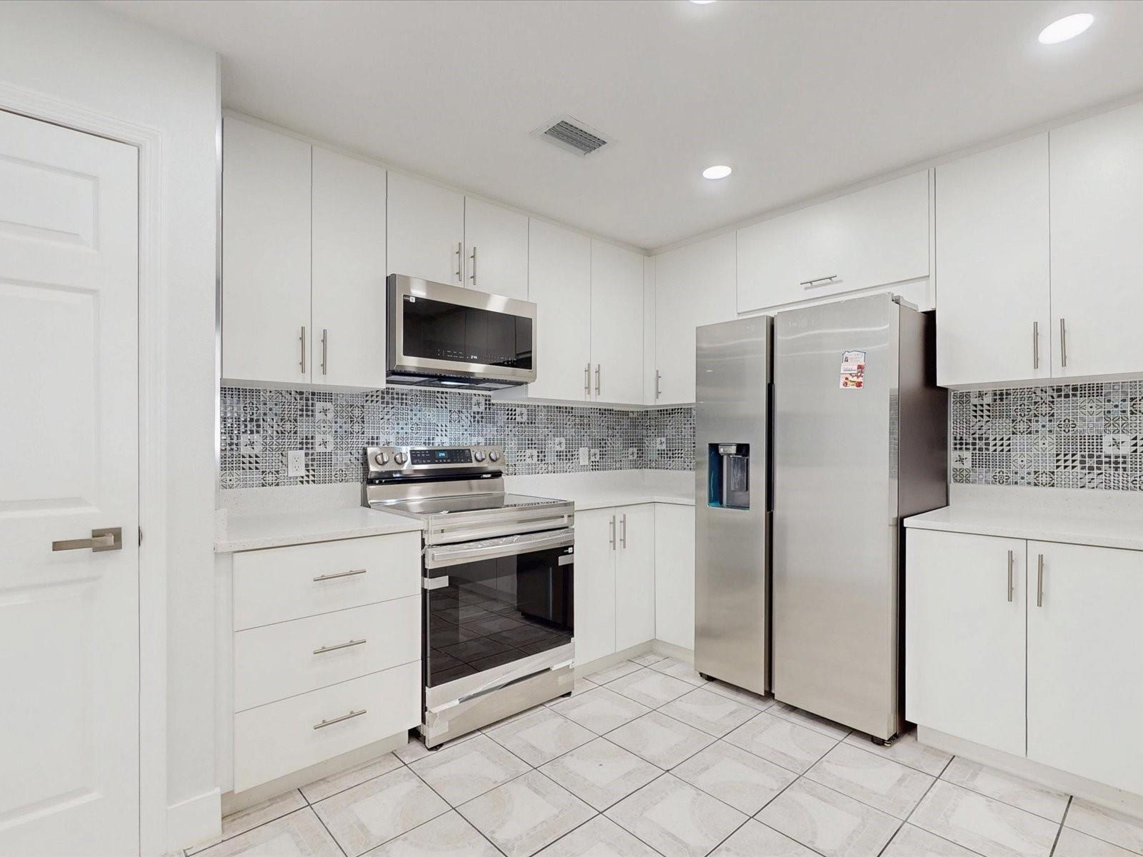 2401 BEL AIR CIR, KISSIMMEE, FL, 34743