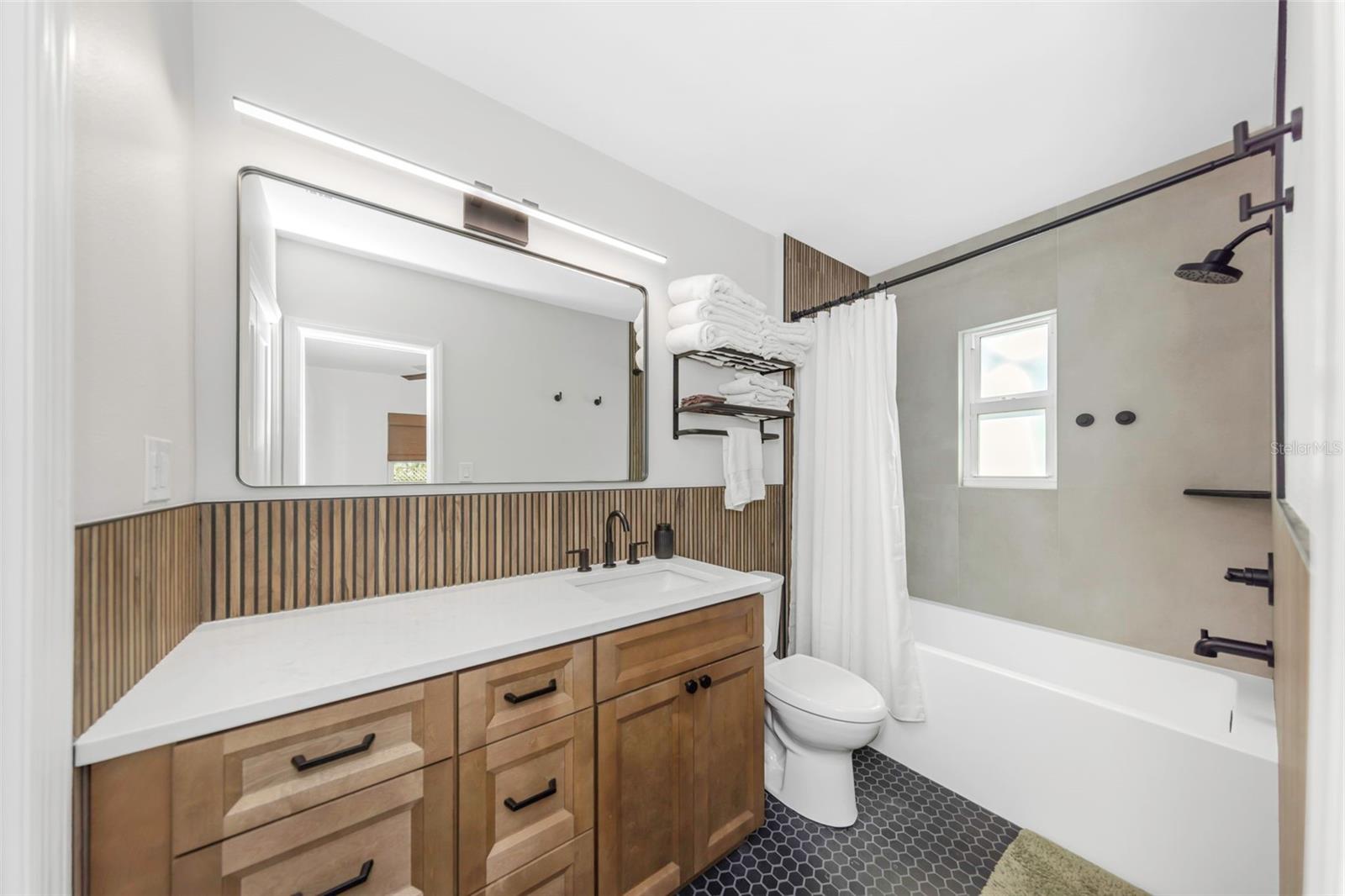 908 W CANDLEWOOD AVE, TAMPA, FL, 33603