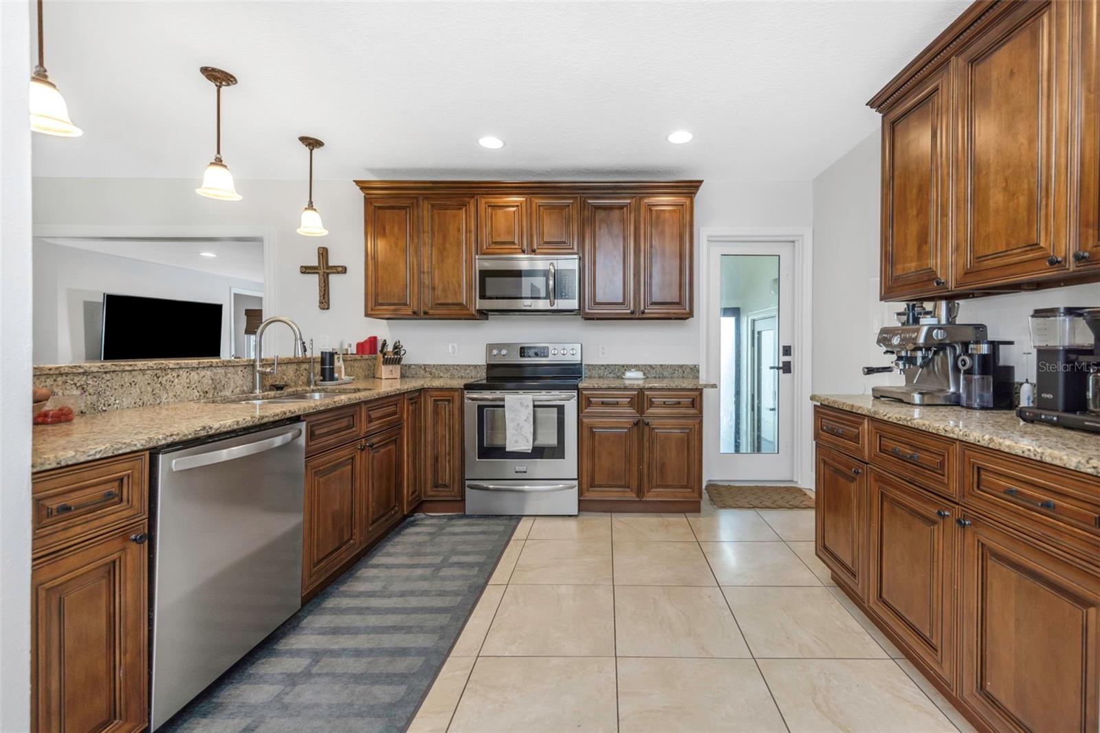 908 W CANDLEWOOD AVE, TAMPA, FL, 33603