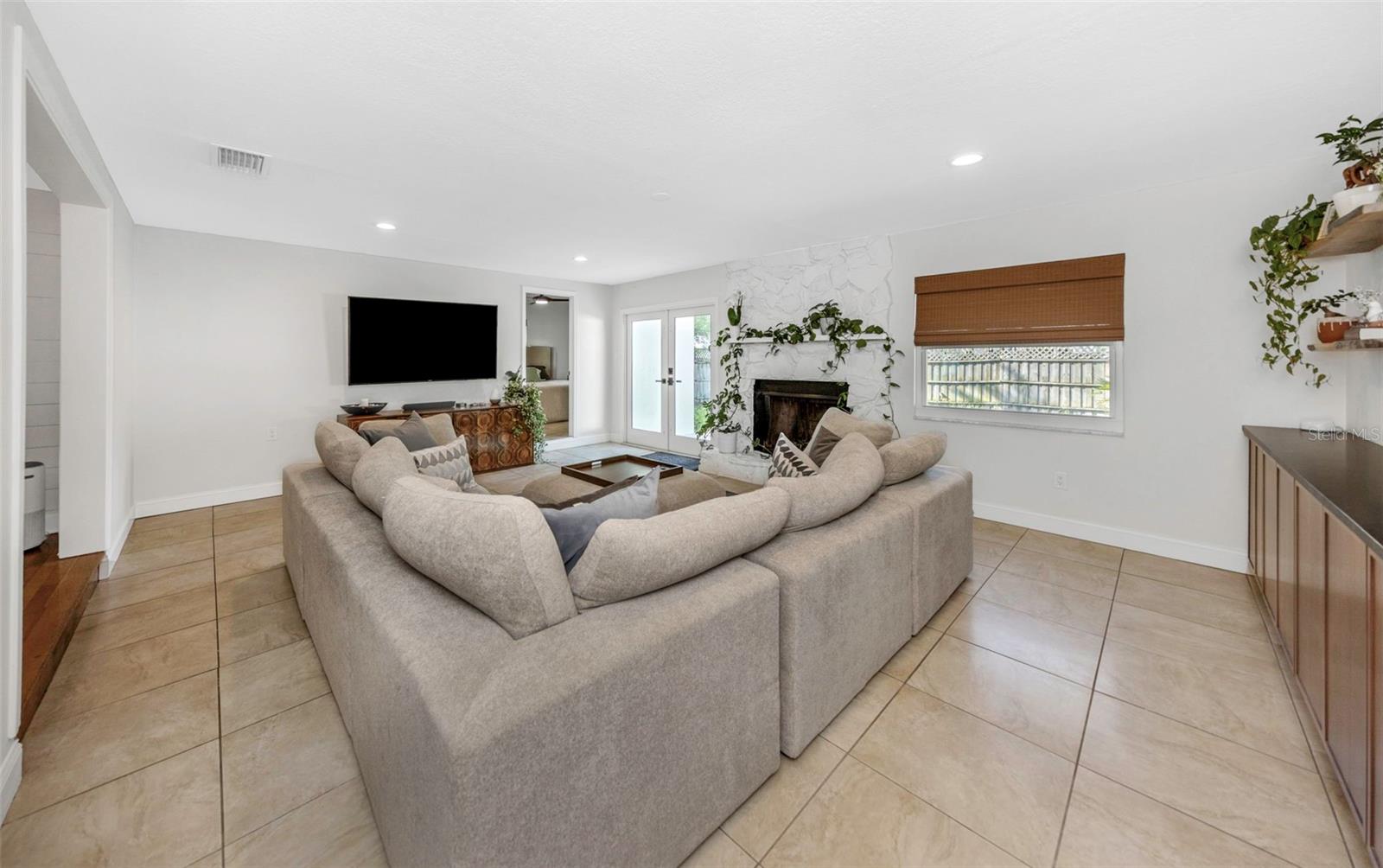 908 W CANDLEWOOD AVE, TAMPA, FL, 33603