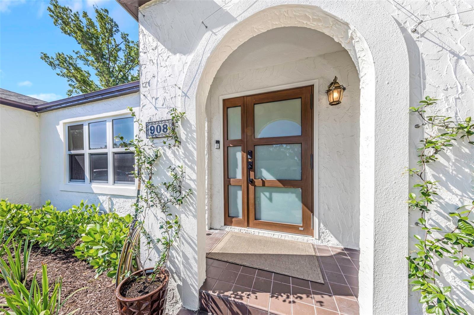 908 W CANDLEWOOD AVE, TAMPA, FL, 33603