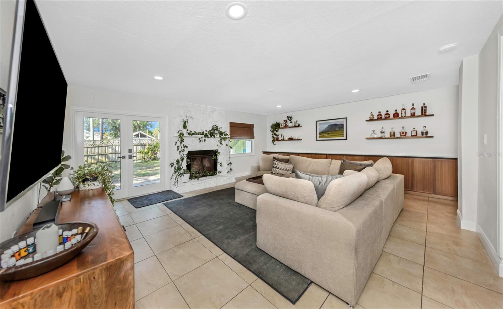 908 W CANDLEWOOD AVE, TAMPA, FL, 33603