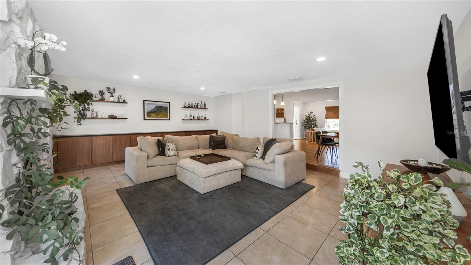 908 W CANDLEWOOD AVE, TAMPA, FL, 33603