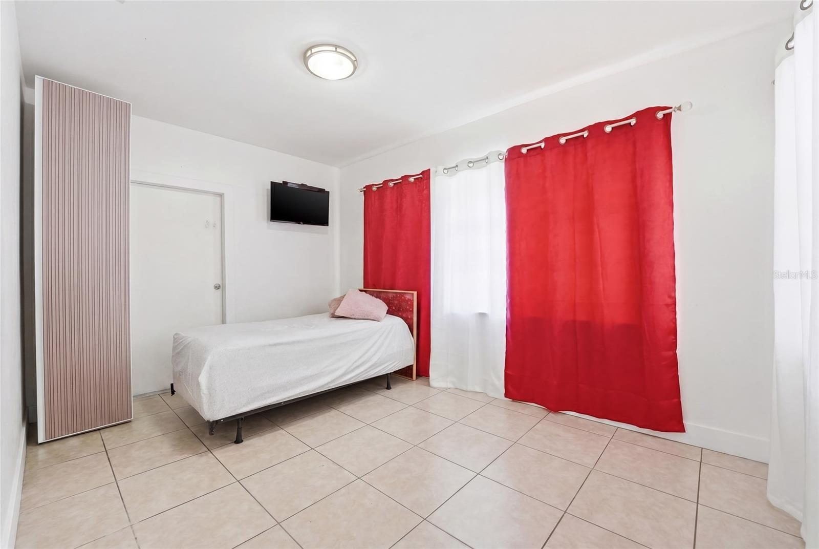 465 E 38TH ST, HIALEAH, FL, 33013