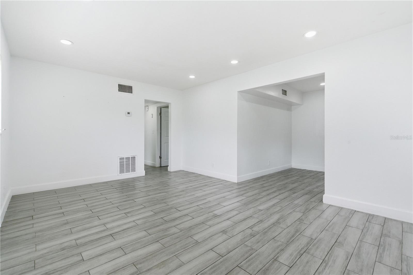 317 E HYDRANGIA ST, TAMPA, FL, 33612