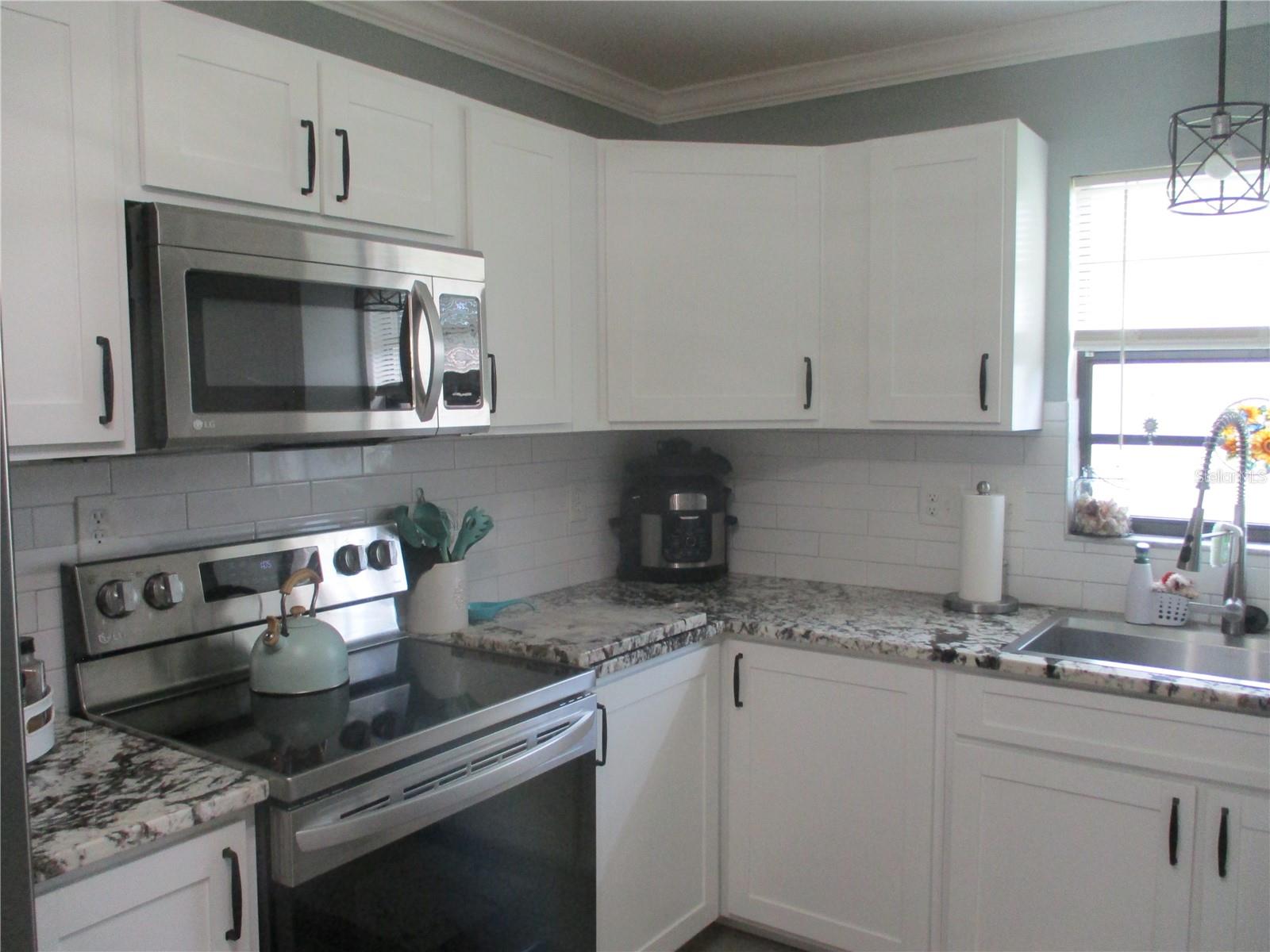 2111 N HALCYON DR, SUN CITY CENTER, FL, 33573