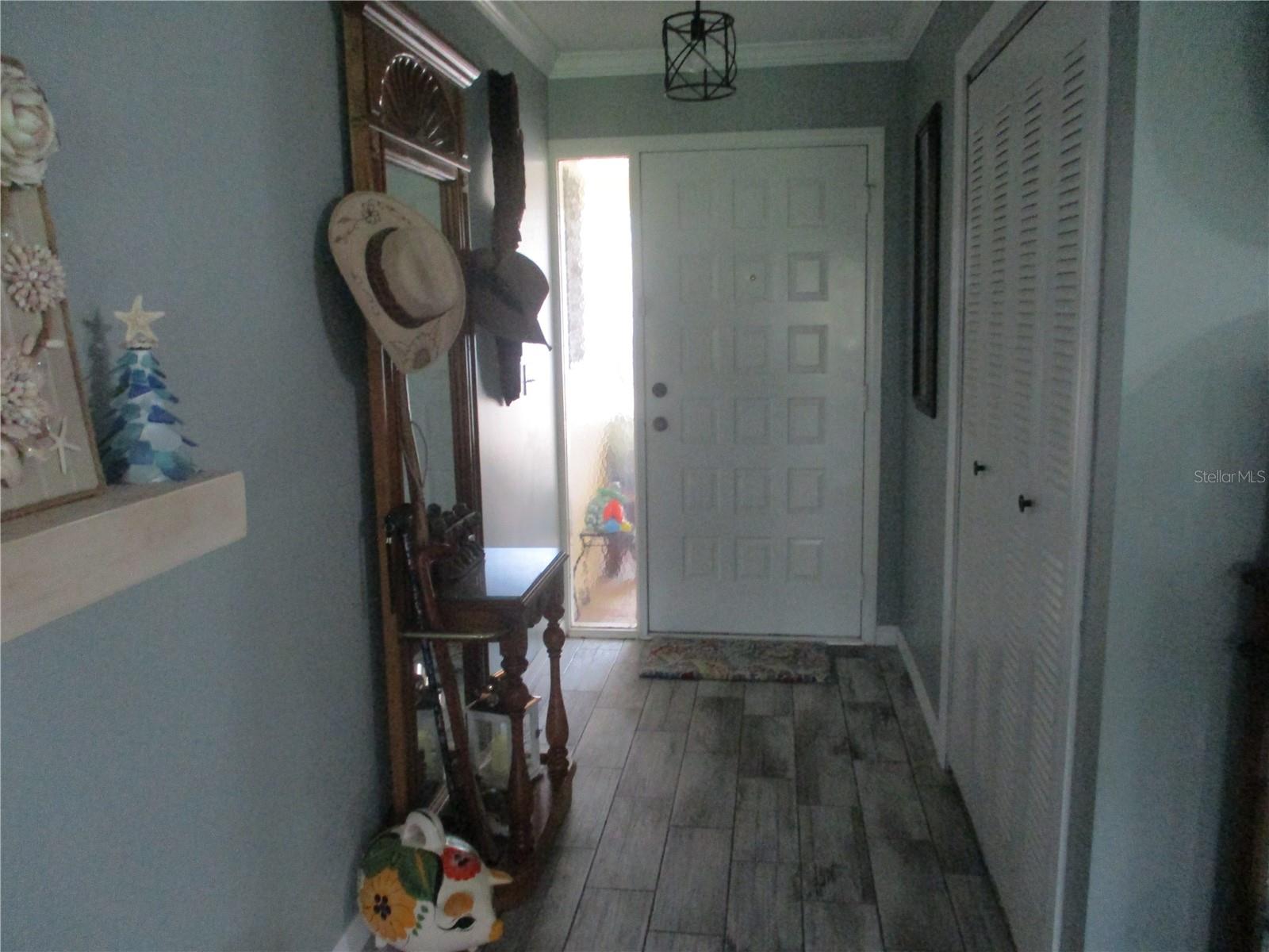 2111 N HALCYON DR, SUN CITY CENTER, FL, 33573