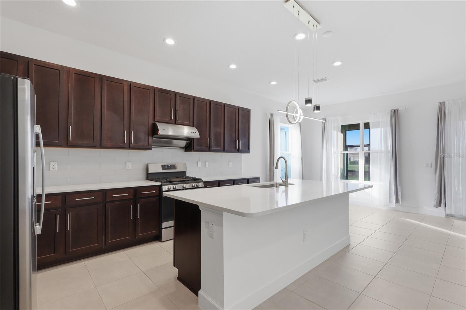 32801 TREE OF LIFE AVE, WESLEY CHAPEL, FL, 33543