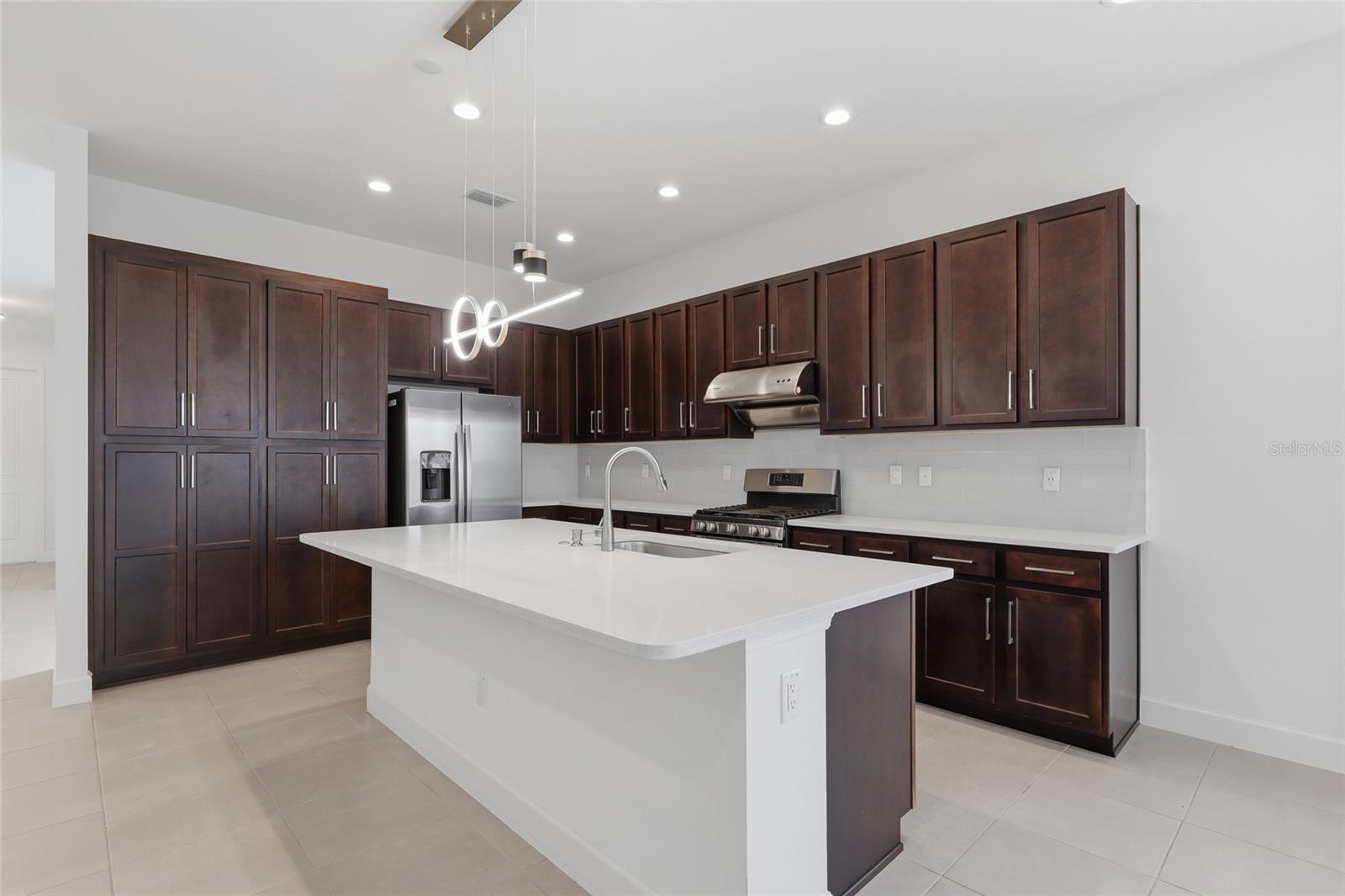 32801 TREE OF LIFE AVE, WESLEY CHAPEL, FL, 33543