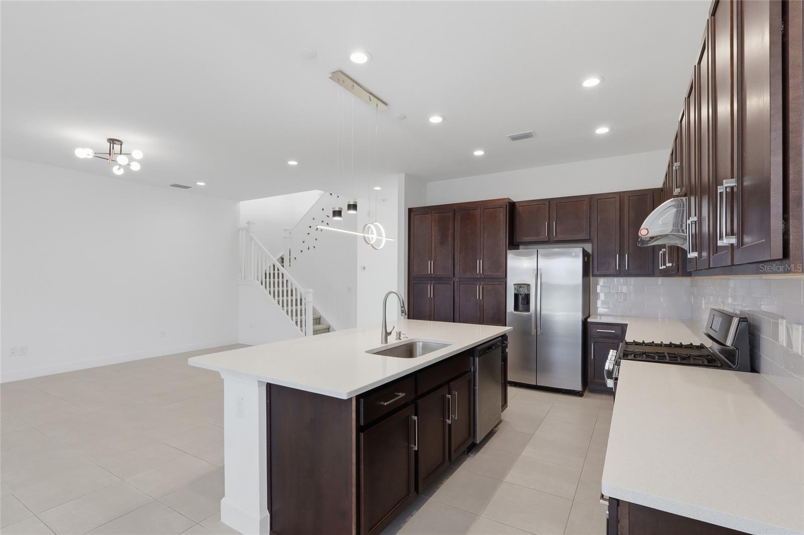 32801 TREE OF LIFE AVE, WESLEY CHAPEL, FL, 33543