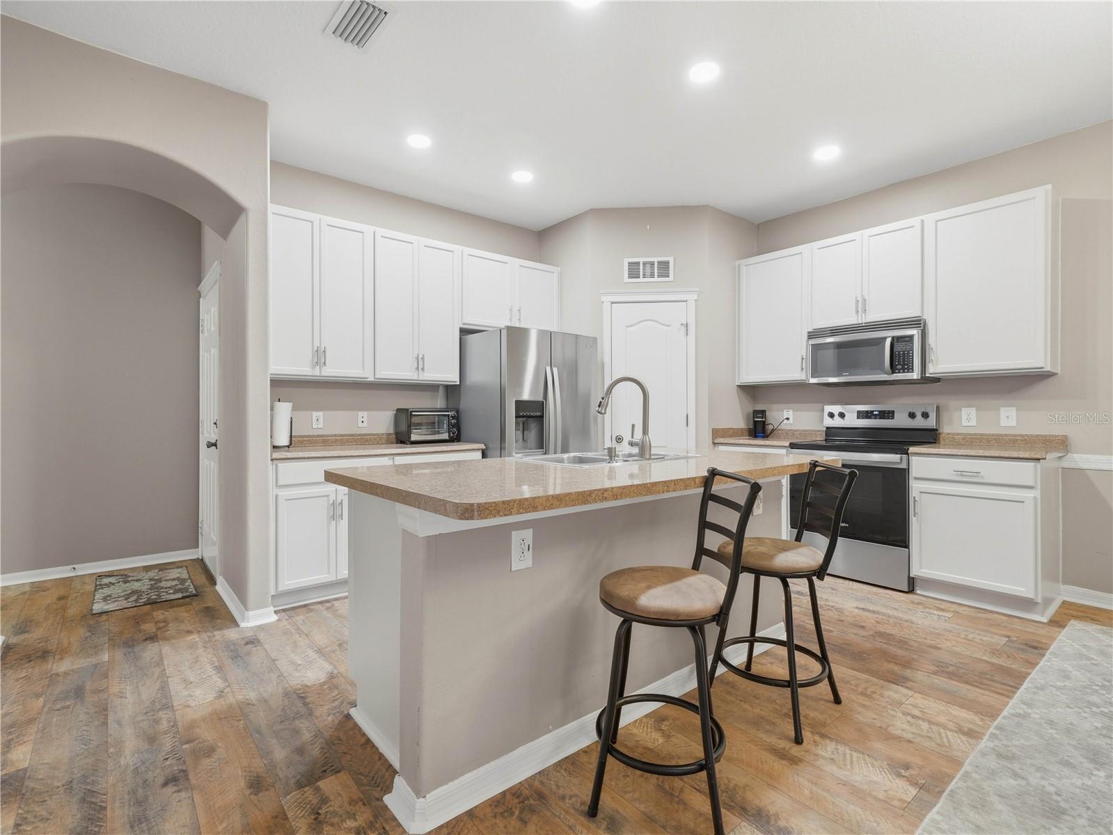 6936 SURREY OAK DR, APOLLO BEACH, FL, 33572