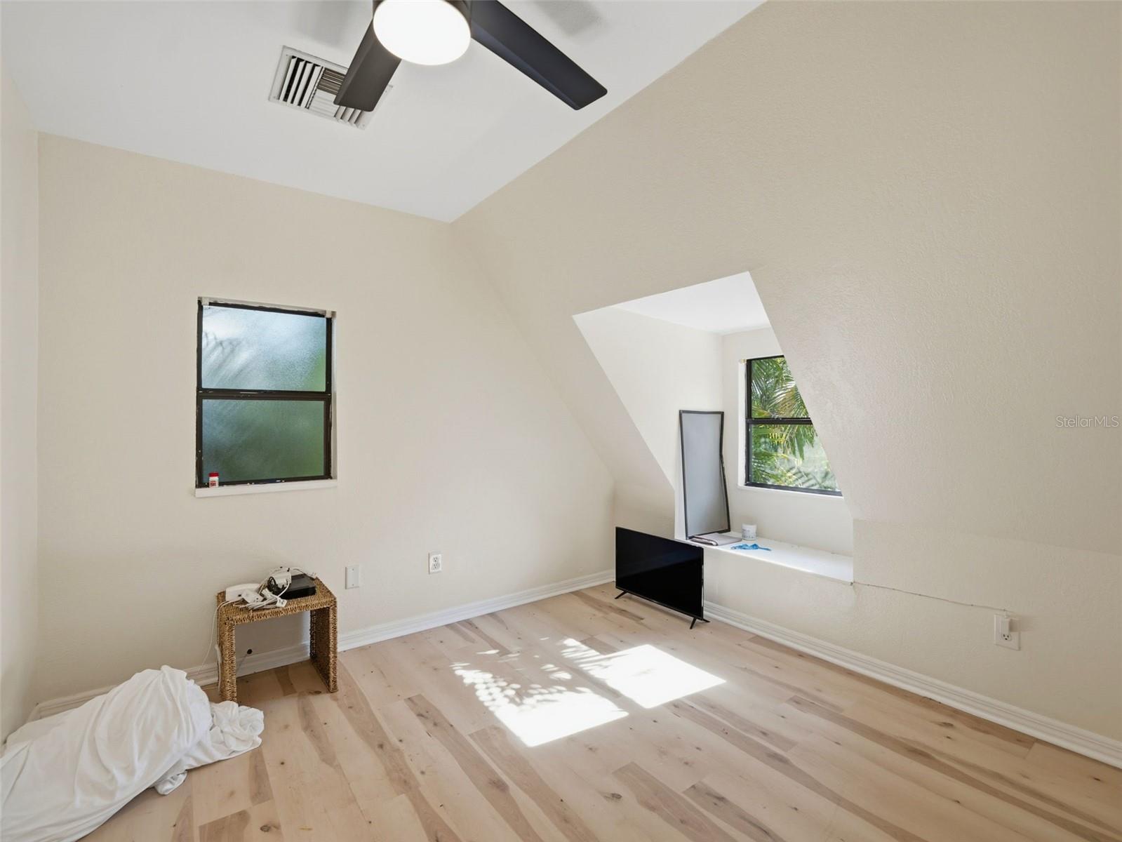 2607 W WYOMING AVE, TAMPA, FL, 33611