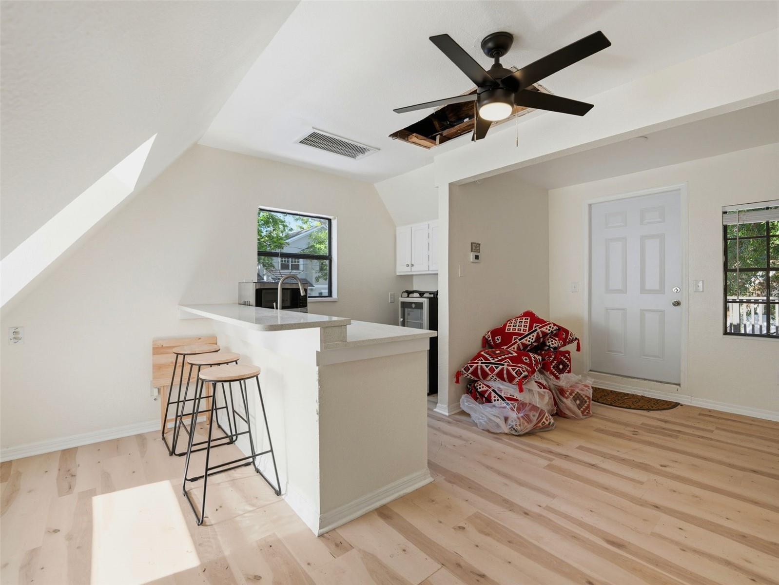 2607 W WYOMING AVE, TAMPA, FL, 33611