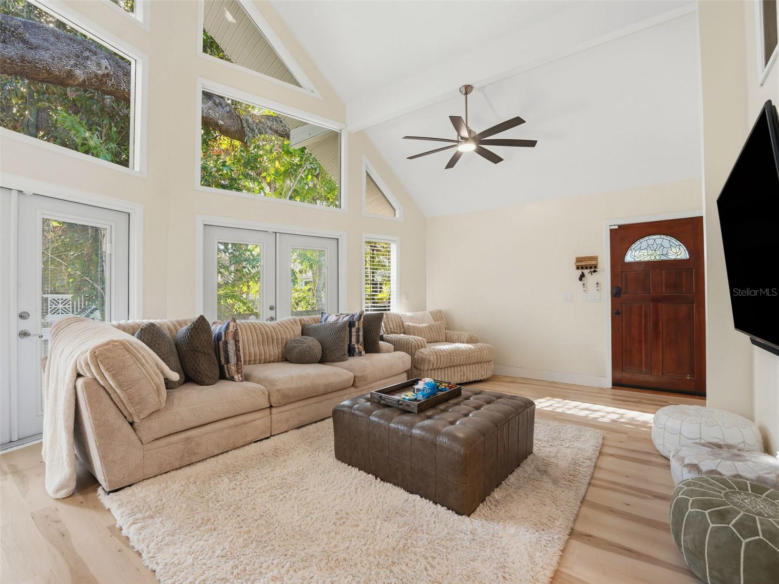 2607 W WYOMING AVE, TAMPA, FL, 33611