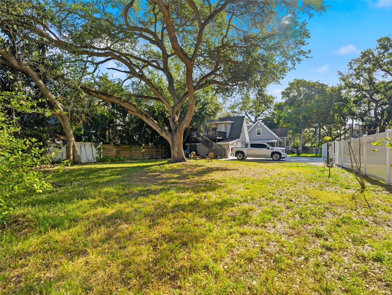 2607 W WYOMING AVE, TAMPA, FL, 33611