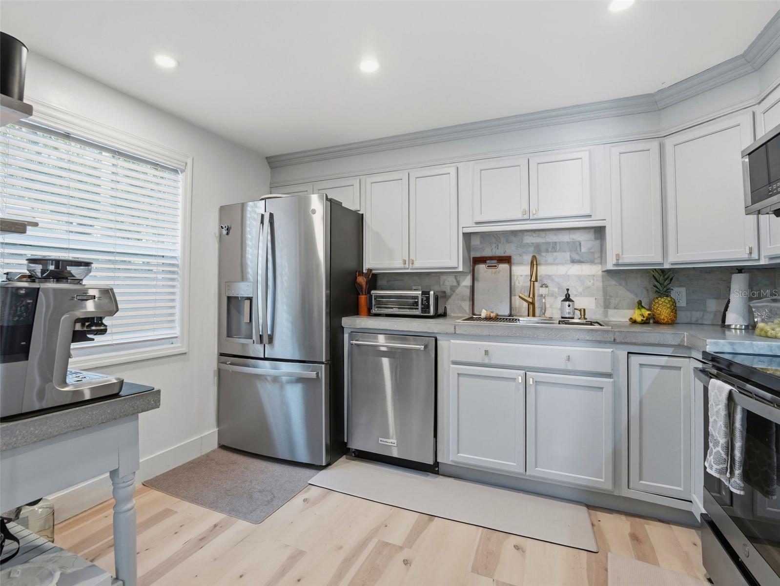 2607 W WYOMING AVE, TAMPA, FL, 33611