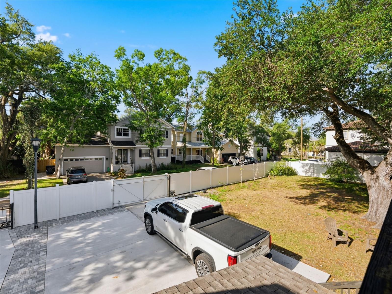 2607 W WYOMING AVE, TAMPA, FL, 33611