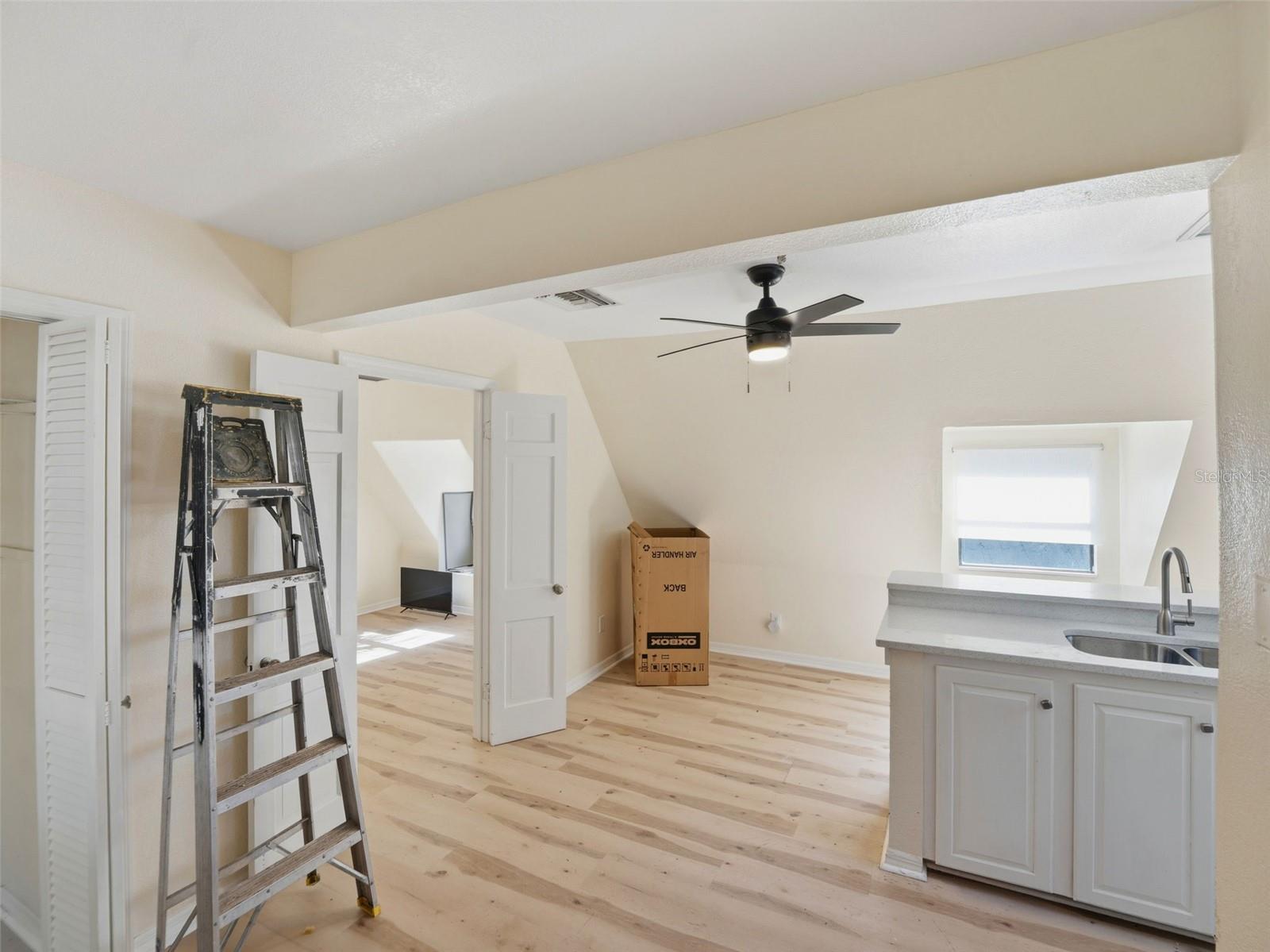2607 W WYOMING AVE, TAMPA, FL, 33611