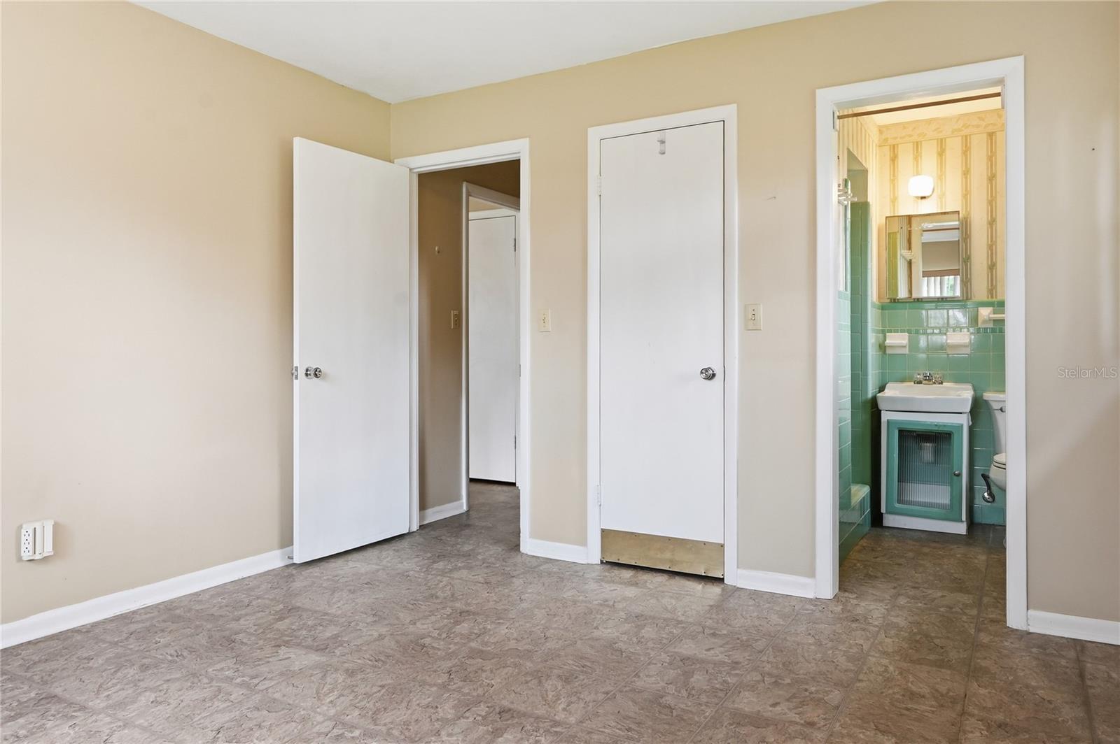 547 SE OLUSTEE AVE, LAKE CITY, FL, 32025