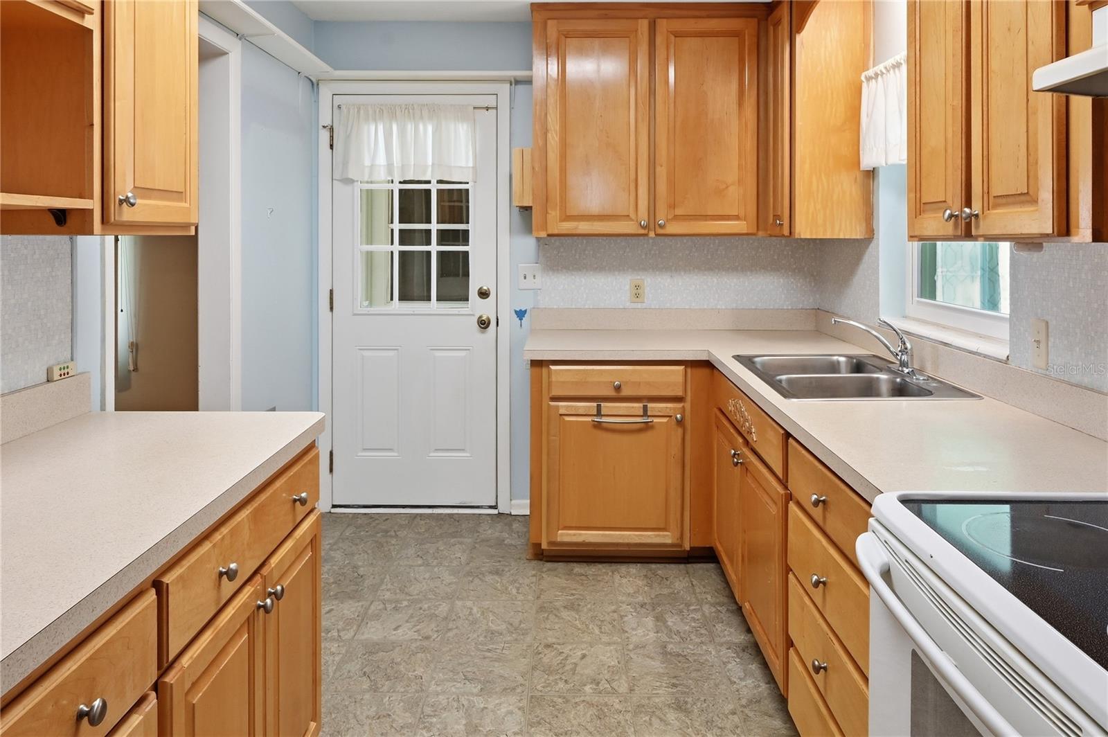 547 SE OLUSTEE AVE, LAKE CITY, FL, 32025