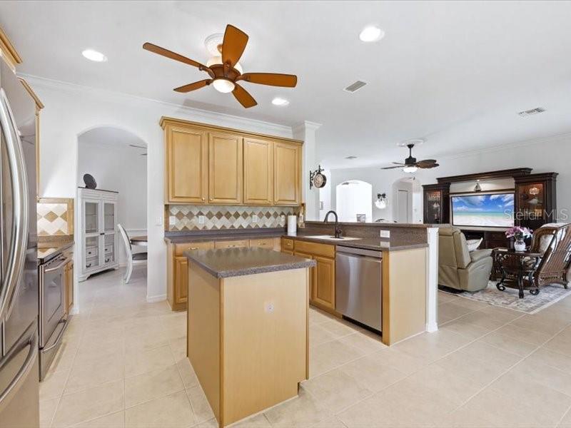 2816 SUNCOAST LAKES BLVD, PORT CHARLOTTE, FL, 33980
