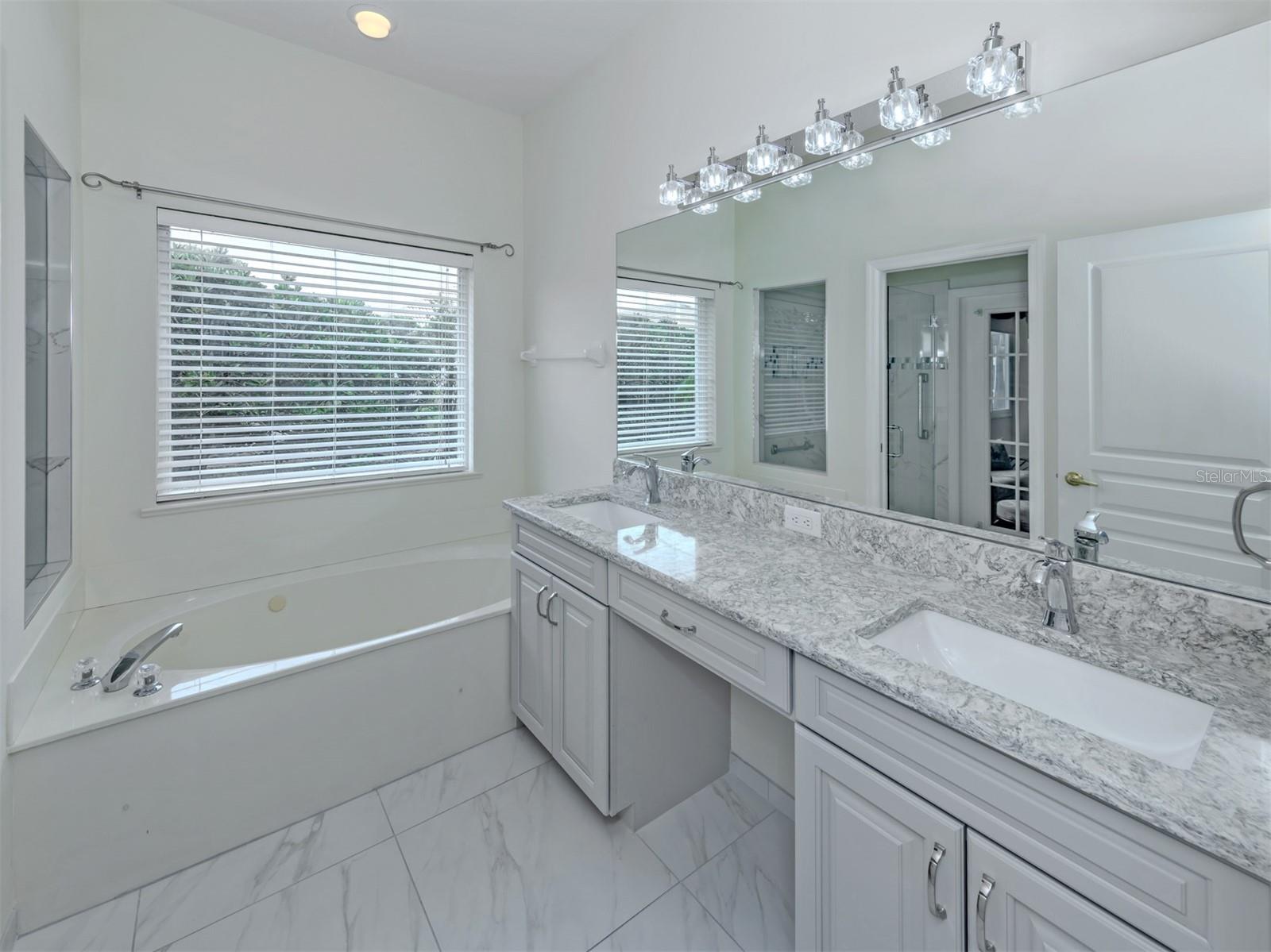 304 LANGHOLM DR, VENICE, FL, 34293