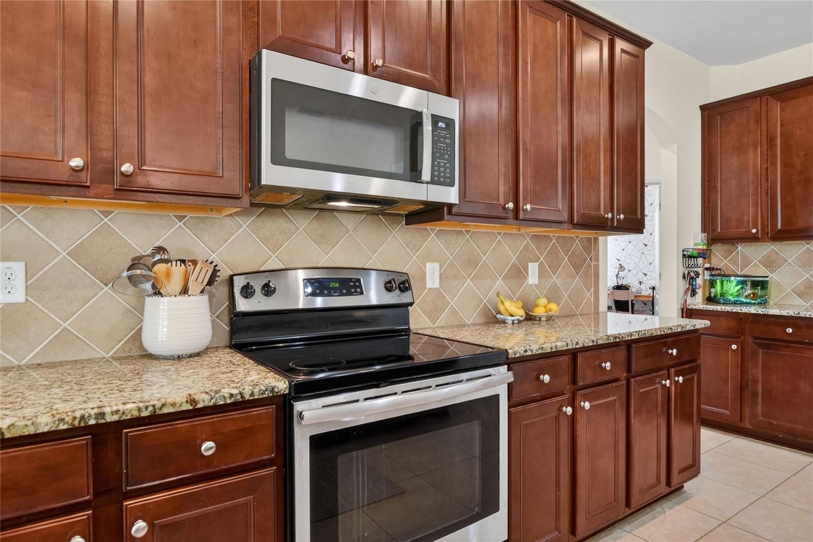 3935 SUNSET LAKE DR, LAKELAND, FL, 33810