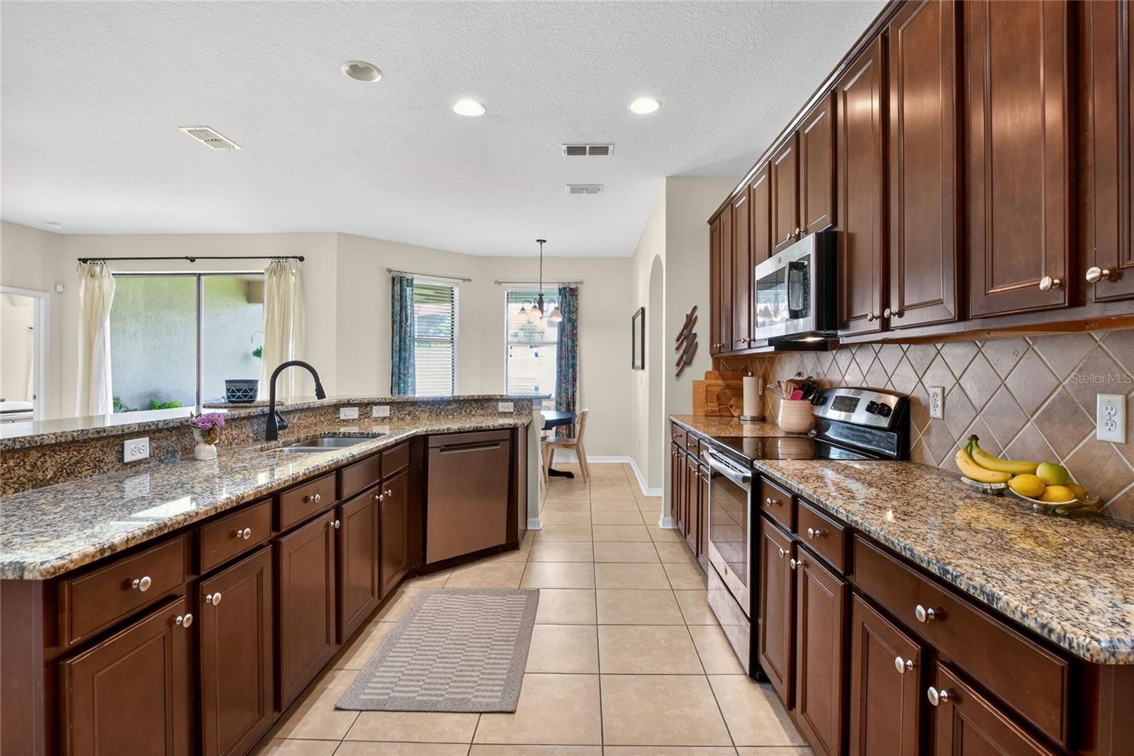 3935 SUNSET LAKE DR, LAKELAND, FL, 33810