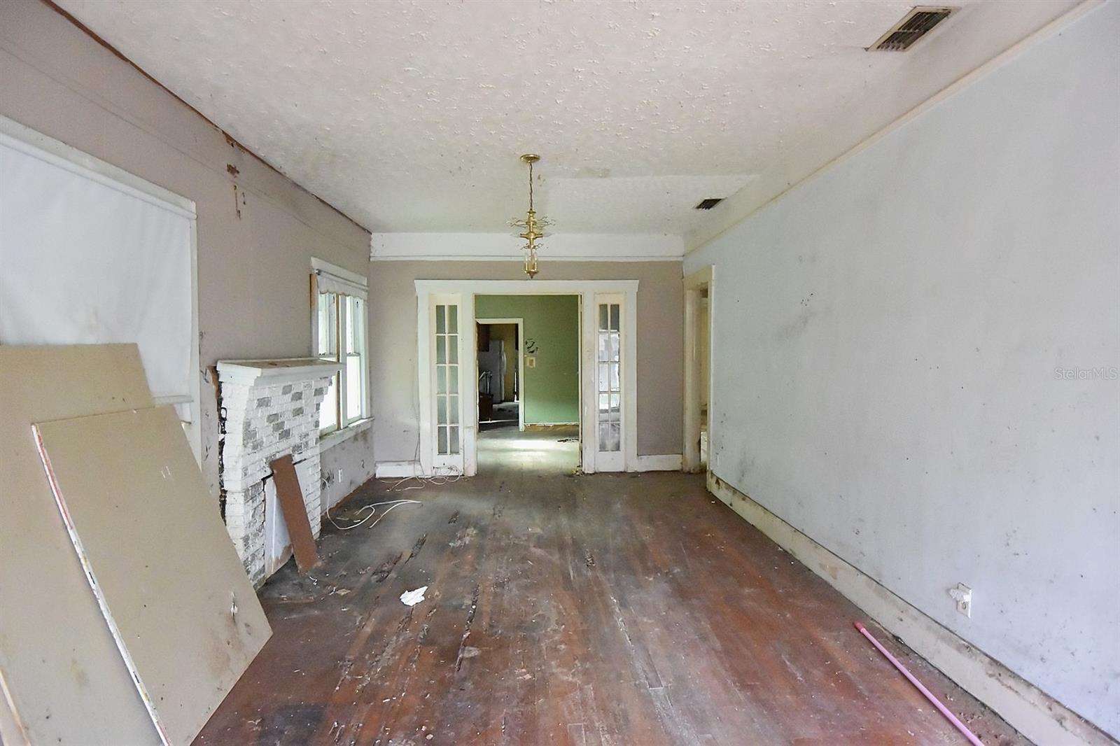 111 W POWHATAN AVE, TAMPA, FL, 33604
