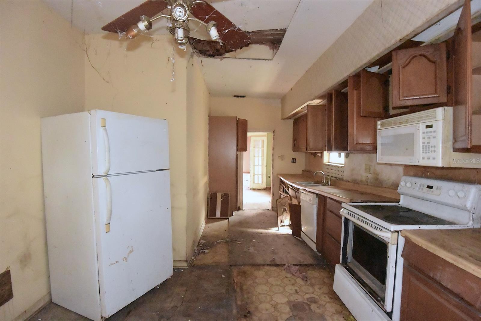 111 W POWHATAN AVE, TAMPA, FL, 33604