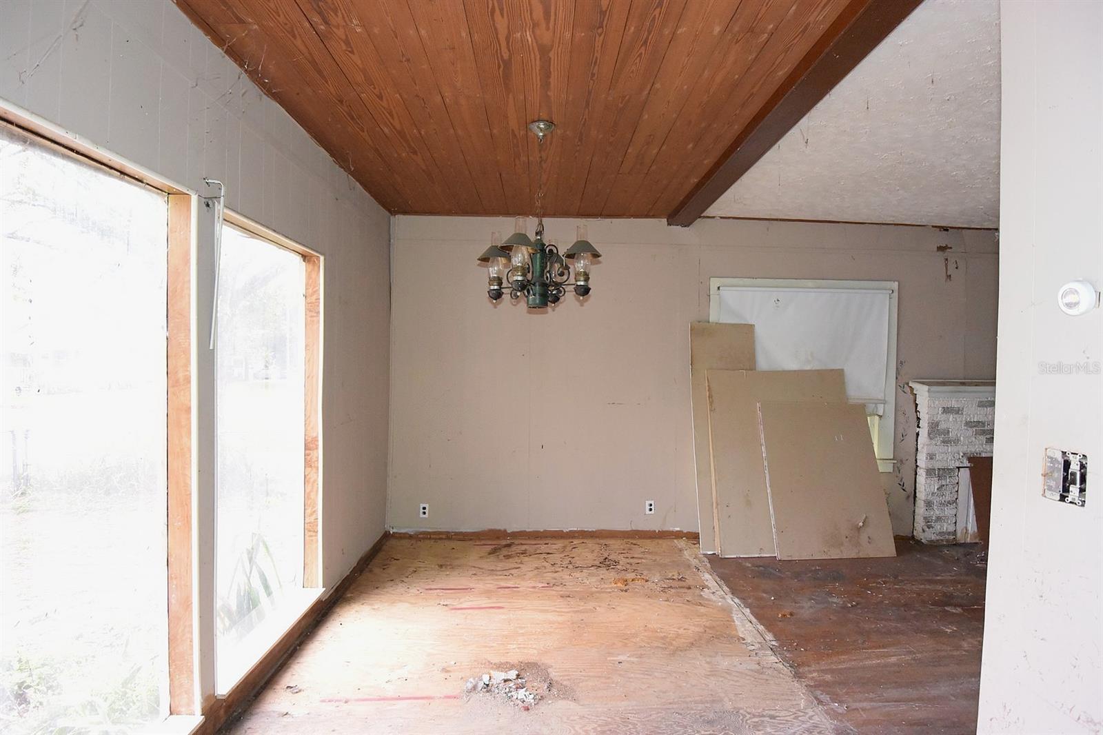 111 W POWHATAN AVE, TAMPA, FL, 33604