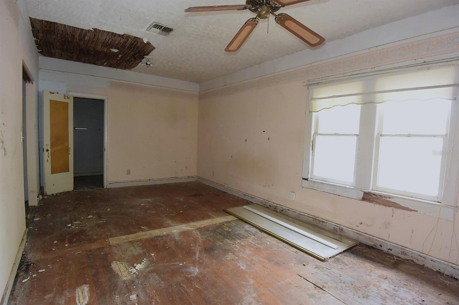 111 W POWHATAN AVE, TAMPA, FL, 33604