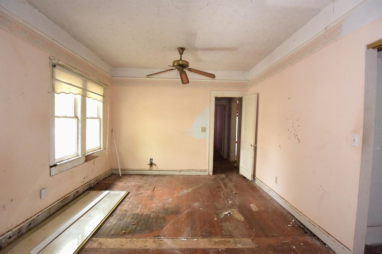 111 W POWHATAN AVE, TAMPA, FL, 33604