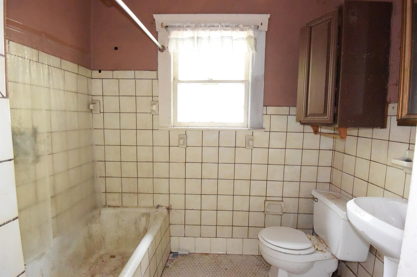 111 W POWHATAN AVE, TAMPA, FL, 33604